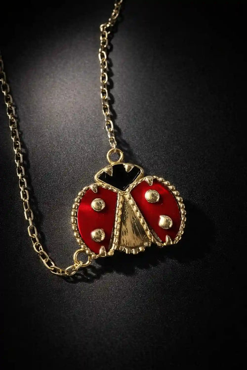 Cadena con colgante de mariquita